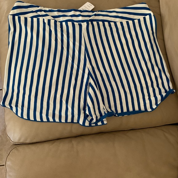 SOMA COOL NIGHTS Pajama Top/Shorts Set - Picture 11 of 16